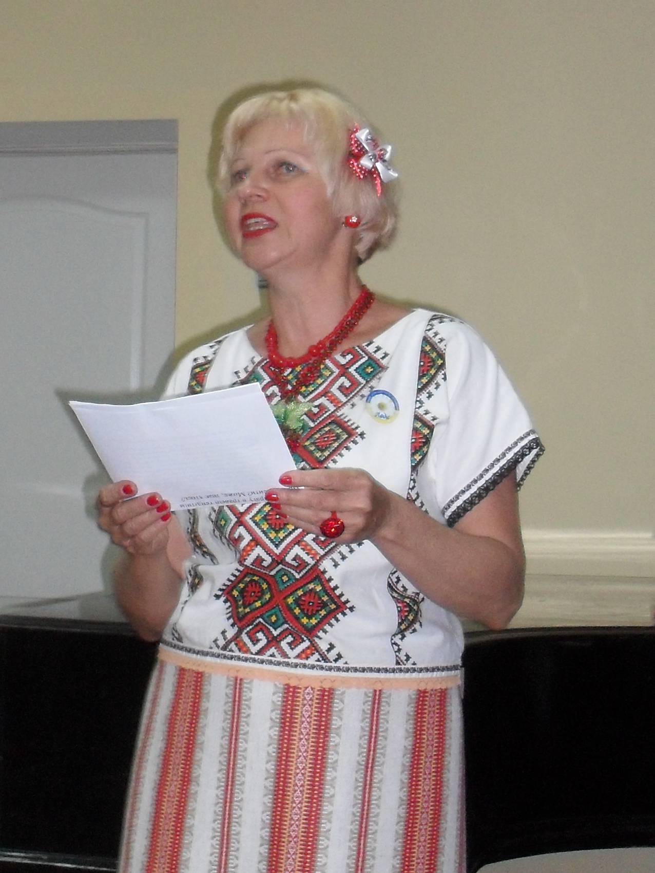 поет, письменник Надія Акімова