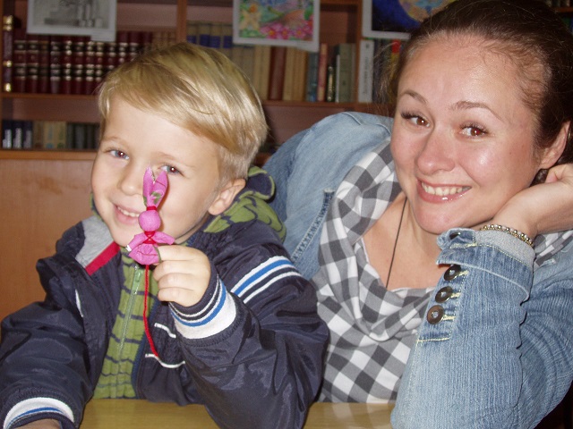 Майстер-клас Олени Дмитрівни Горбенко для дітей «Зайка-оберіг» в бібліотеці-філії №22
