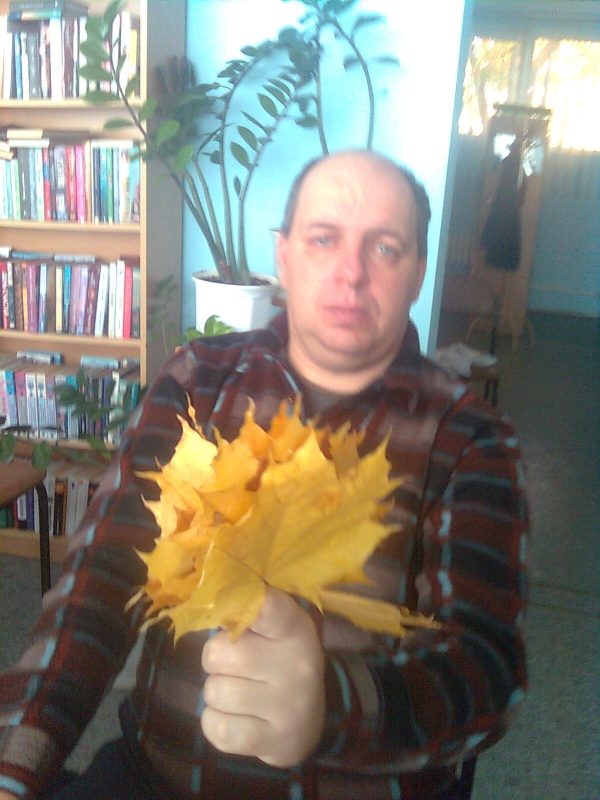 Олексій Гудименко з осіннім букетом