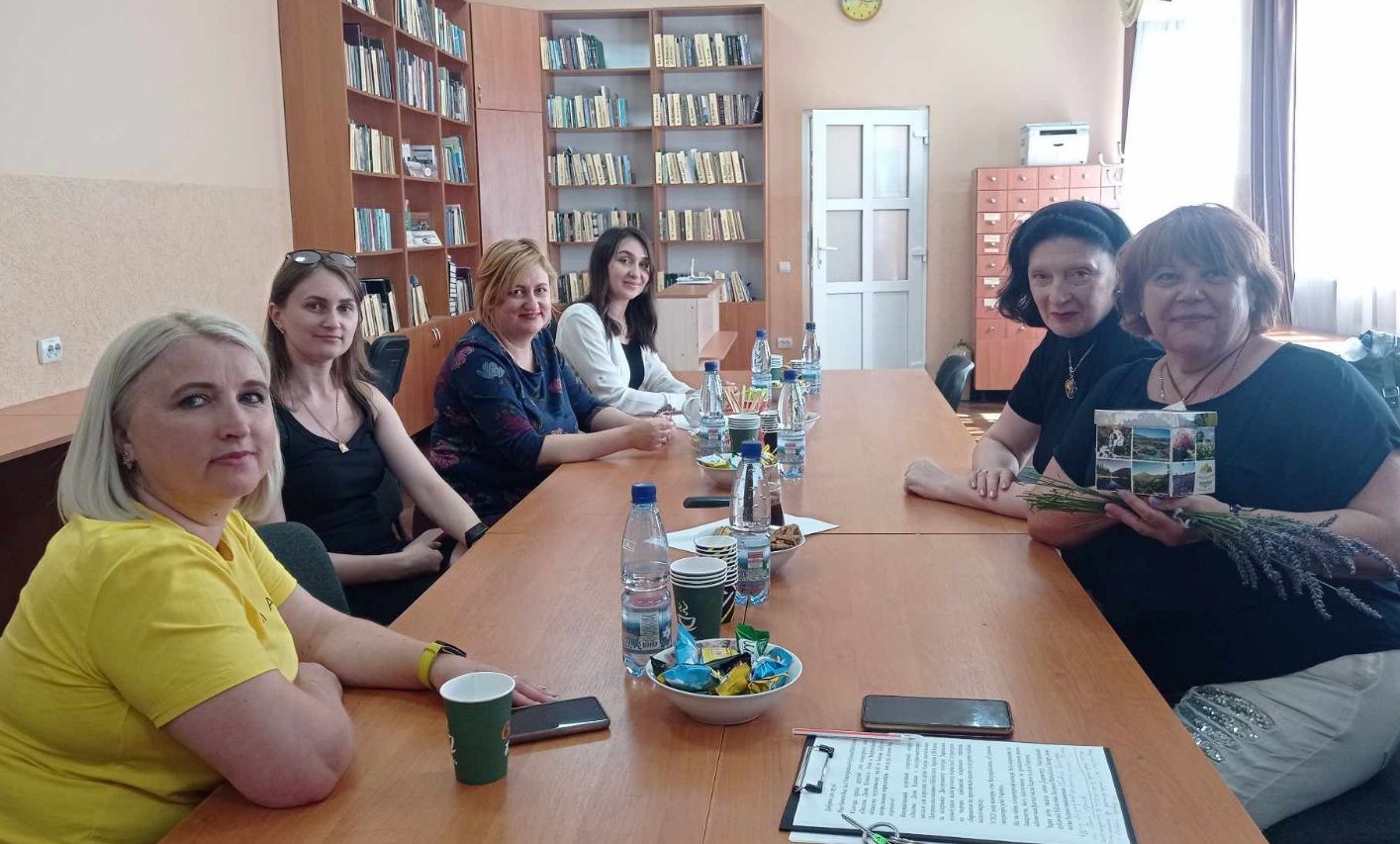 «Фаховий круглий стіл в Ужгородській публічній бібліотеці»