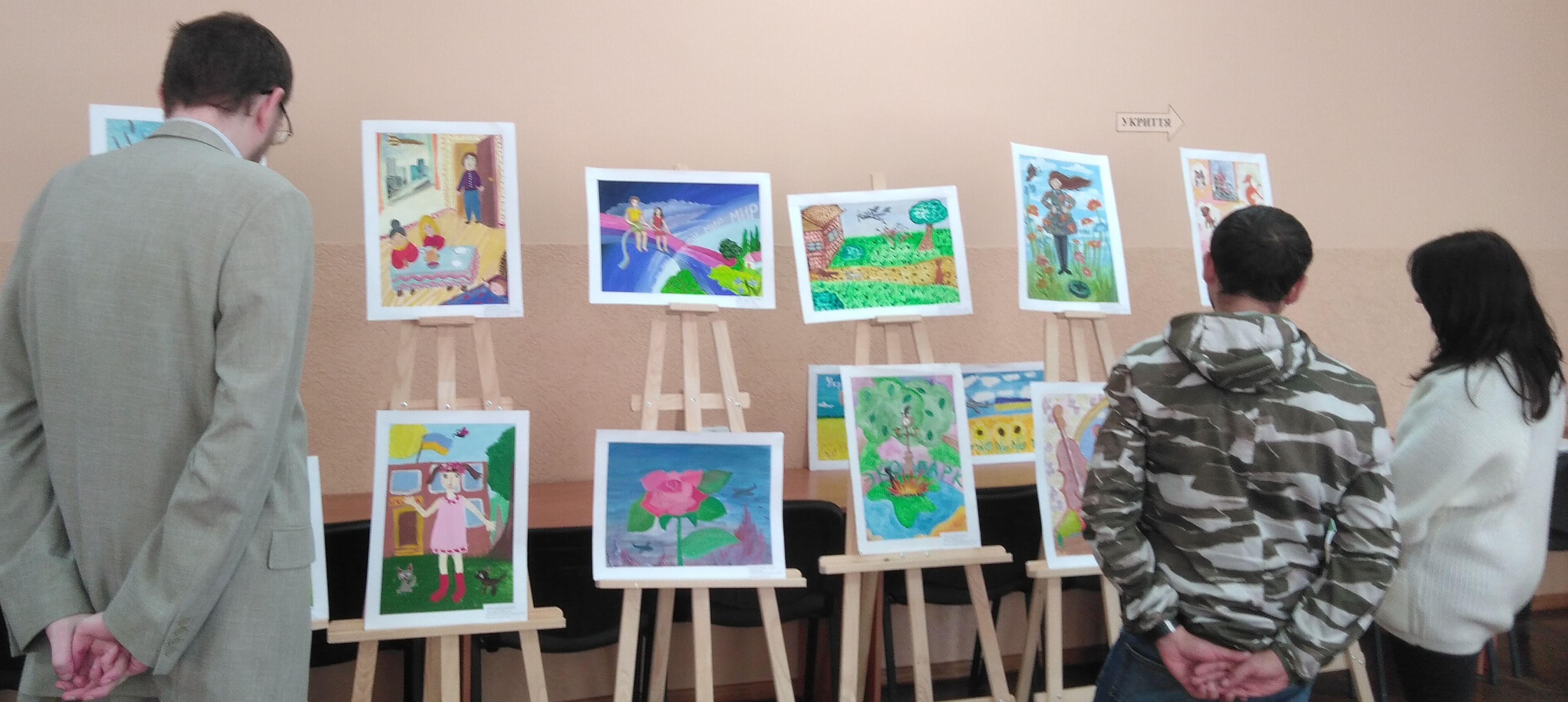 Виставка дитячих малюнків «Покров святий, дай сили Україні» 