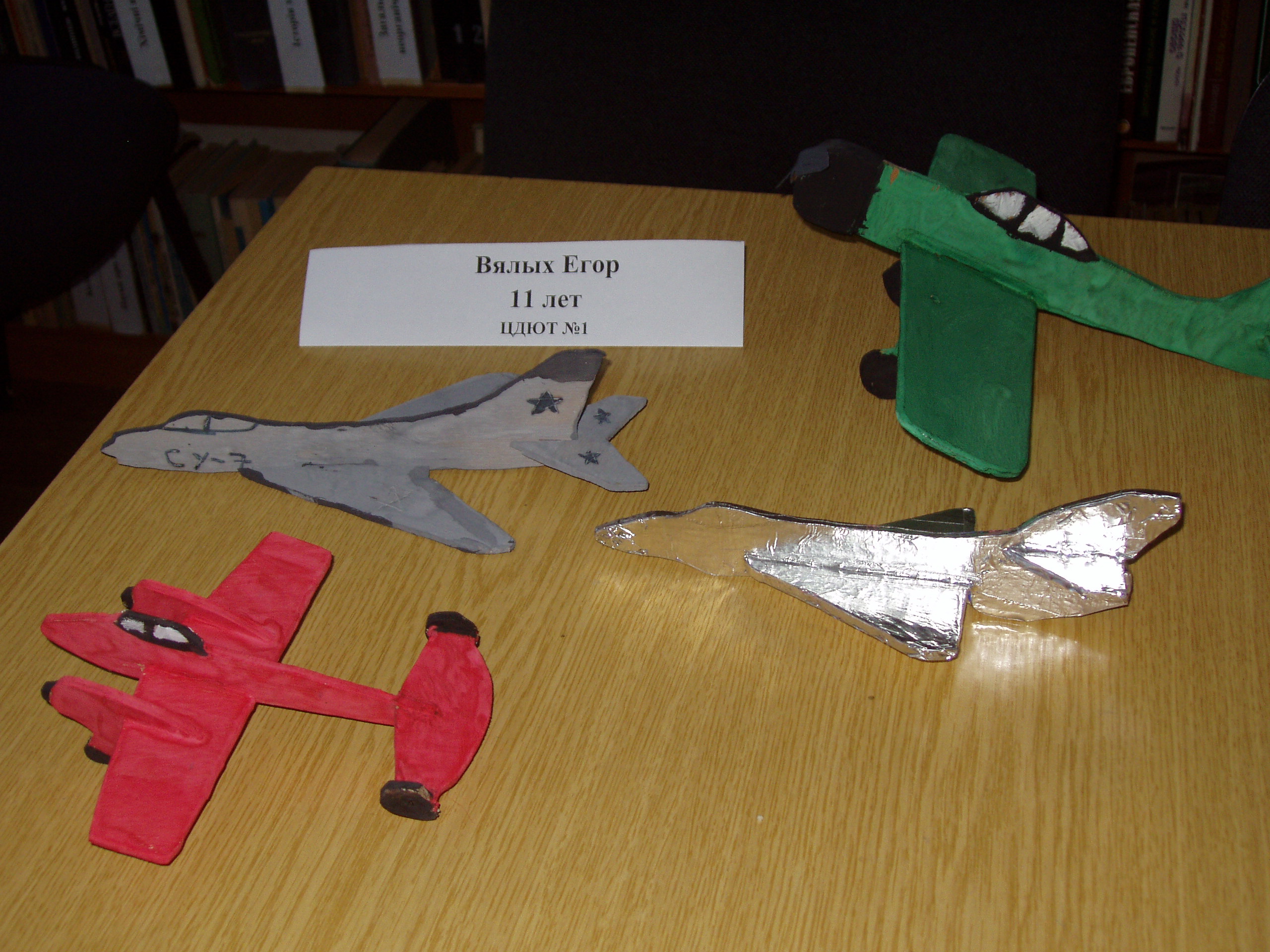 Моделі літаків з дерева Вялих Єгора (11 років) - гурток моделювання ЦДЮТ № 1 
