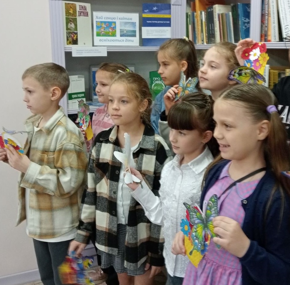 «Хай сонцю і квітам всміхаються діти»