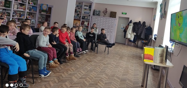 «Динозаври: невигадана історія»