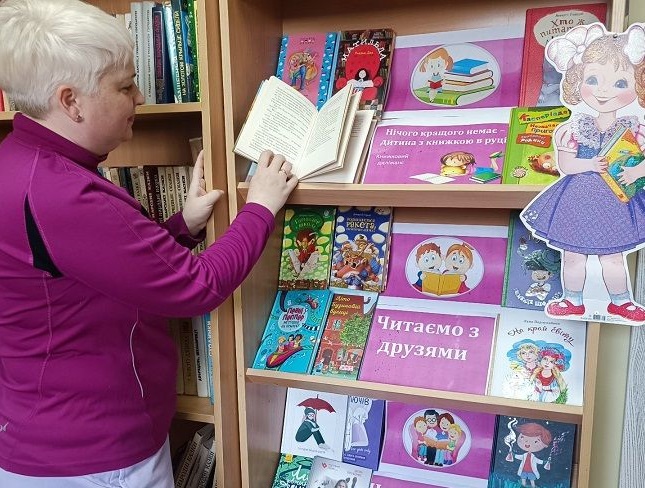 «Нічого кращого немає - дитина з книжкою в руці»