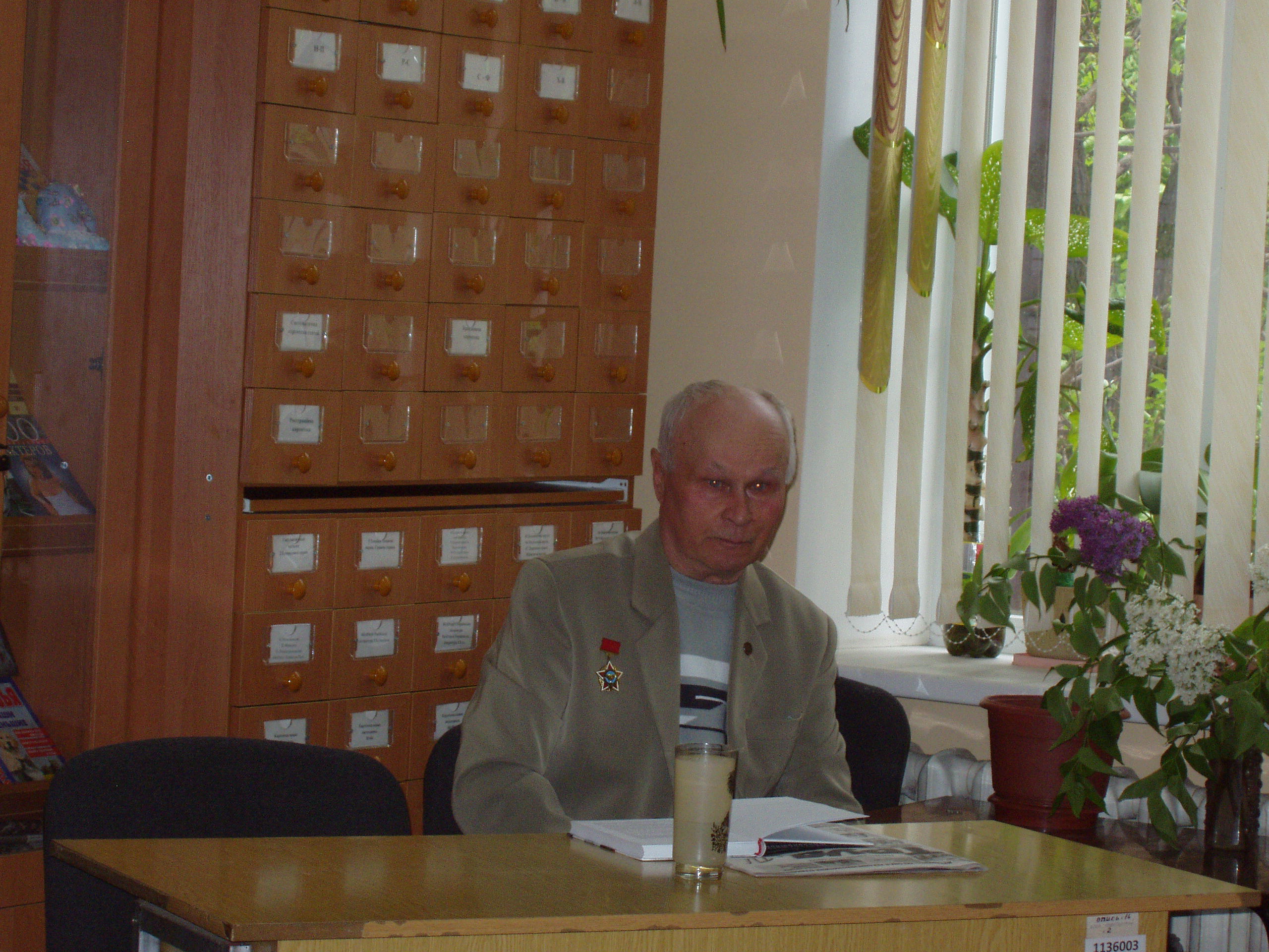 Встреча с известным харьковским писателем Станиславом Александровичем Олейником в библиотеке - филиале № 22